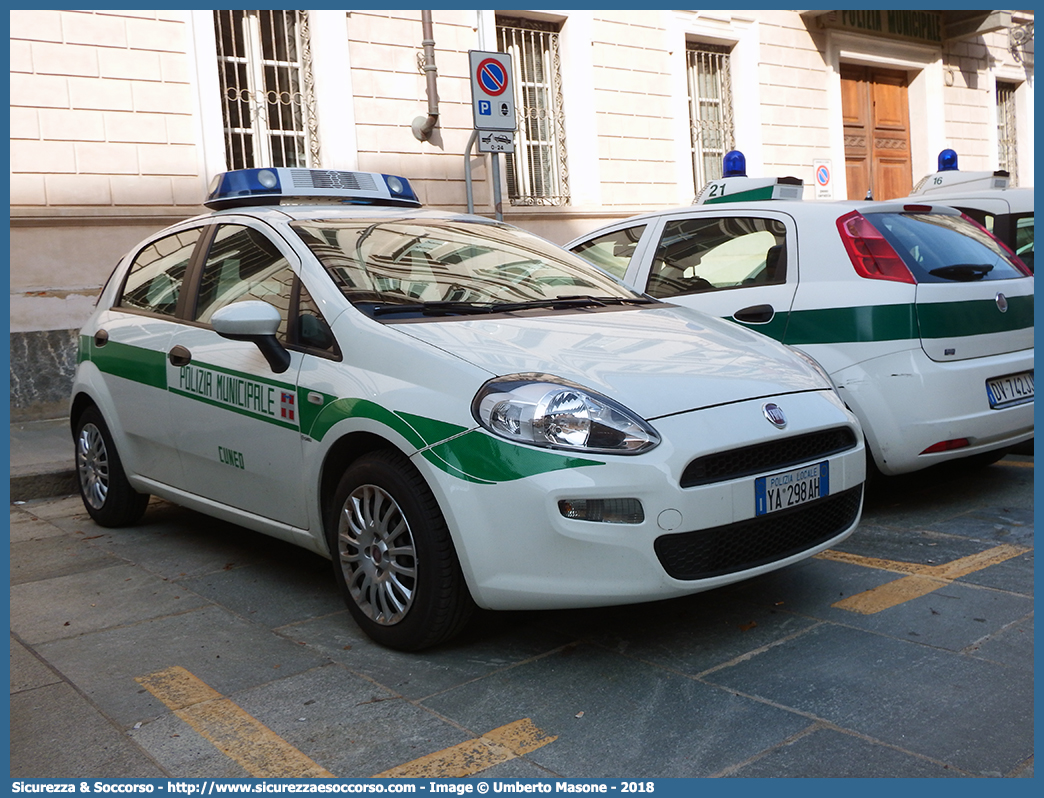 Polizia Locale YA298AH
Polizia Municipale
Comune di Cuneo
Fiat Punto IV serie
Allestitore Ciabilli S.r.l.
Parole chiave: PL;P.L.;PM;P.M.;Polizia;Locale;Municipale;Cuneo;Fiat;Punto;Ciabilli