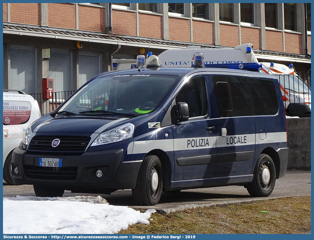 Polizia Locale YA307AB
Polizia Locale
Comune di Belluno
Fiat Scudo IV serie
Allestitore Bertazzoni S.r.l.
Parole chiave: PL;P.L.;PM;P.M.;Polizia;Locale;Municipale;Belluno;Fiat;Scudo;Bertazzoni