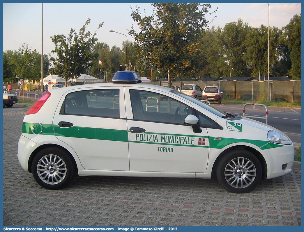 Polizia Locale YA577AC
Polizia Municipale
Comune di Torino
Fiat Grande Punto
Parole chiave: PL;P.L.;PM;P.M.;Polizia;Locale;Municipale;Torino;Fiat;Grande;Punto