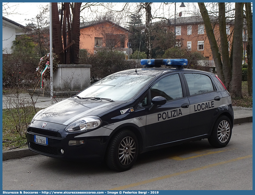 Polizia Locale YA706AL
Polizia Locale
Comune di Marcon
Fiat Punto IV serie
Allestitore Bertazzoni S.r.l.
Parole chiave: PL;PM;P.L.;P.M.;Polizia;Locale;Municipale;Marcon;Fiat;Punto;Bertazzoni