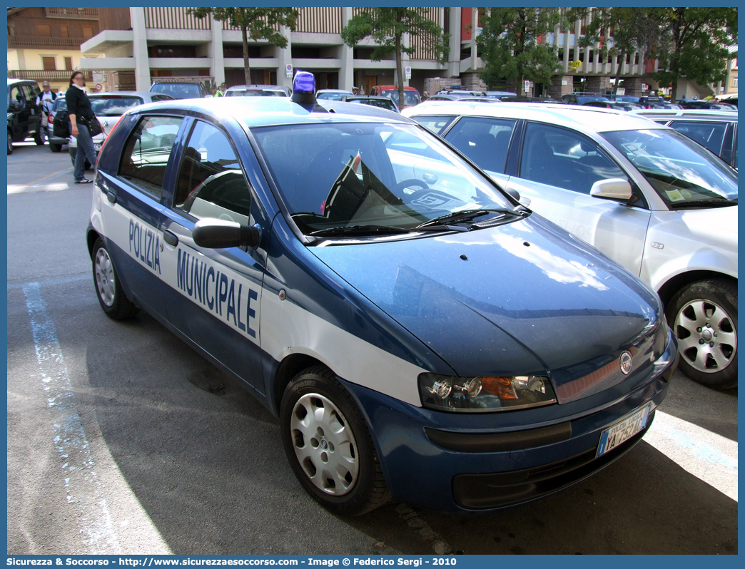 Polizia Locale YA752AC
Polizia Locale
Unione dei Comuni Basso Feltrino
Sette Ville
Fiat Punto II serie
Parole chiave: PL;P.L.;PM;P.M.;Polizia;Locale;Municipale;Unione;Comuni;Basso;Feltrino;Sette;Ville;Fiat;Punto