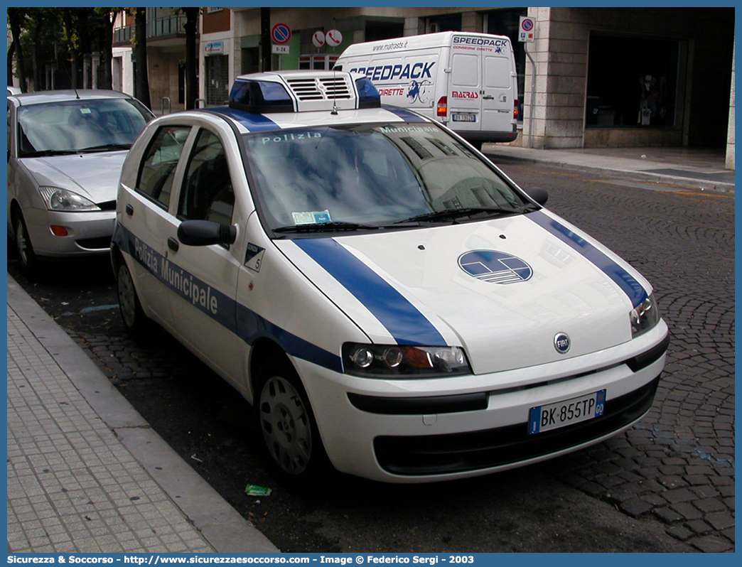 -
Polizia Comunale
Comune di Gorizia
Fiat Punto II serie
Parole chiave: PL;P.L.;PM;P.M.;Polizia;Locale;Municipale;Comunale;Gorizia;Fiat;Punto