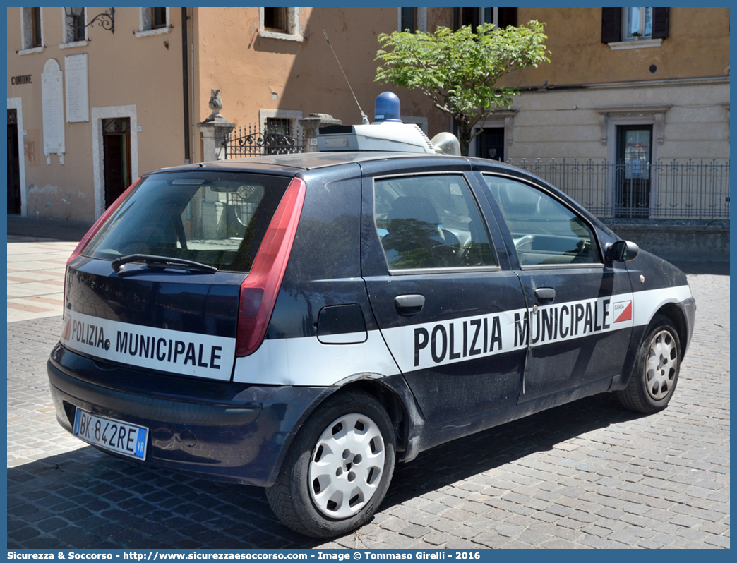 -
Polizia Municipale
Comune di Garda
Fiat Punto II serie
Parole chiave: PL;P.L.;PM;P.M.;Polizia;Locale;Municipale;Garda;Fiat;Punto