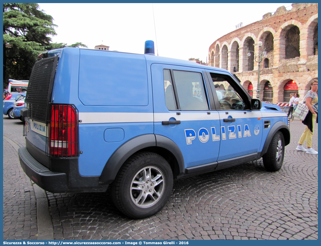 Polizia F5003
Polizia di Stato
Squadra Volante
Unità Operative di Primo Intervento
Land Rover Discovery 3
Parole chiave: PS;P.S.;Polizia;di;Stato;Squadra;Volante;Land Rover;Discovery;Unità;Operative;Primo;Intervento;UOPI;U.O.P.I.