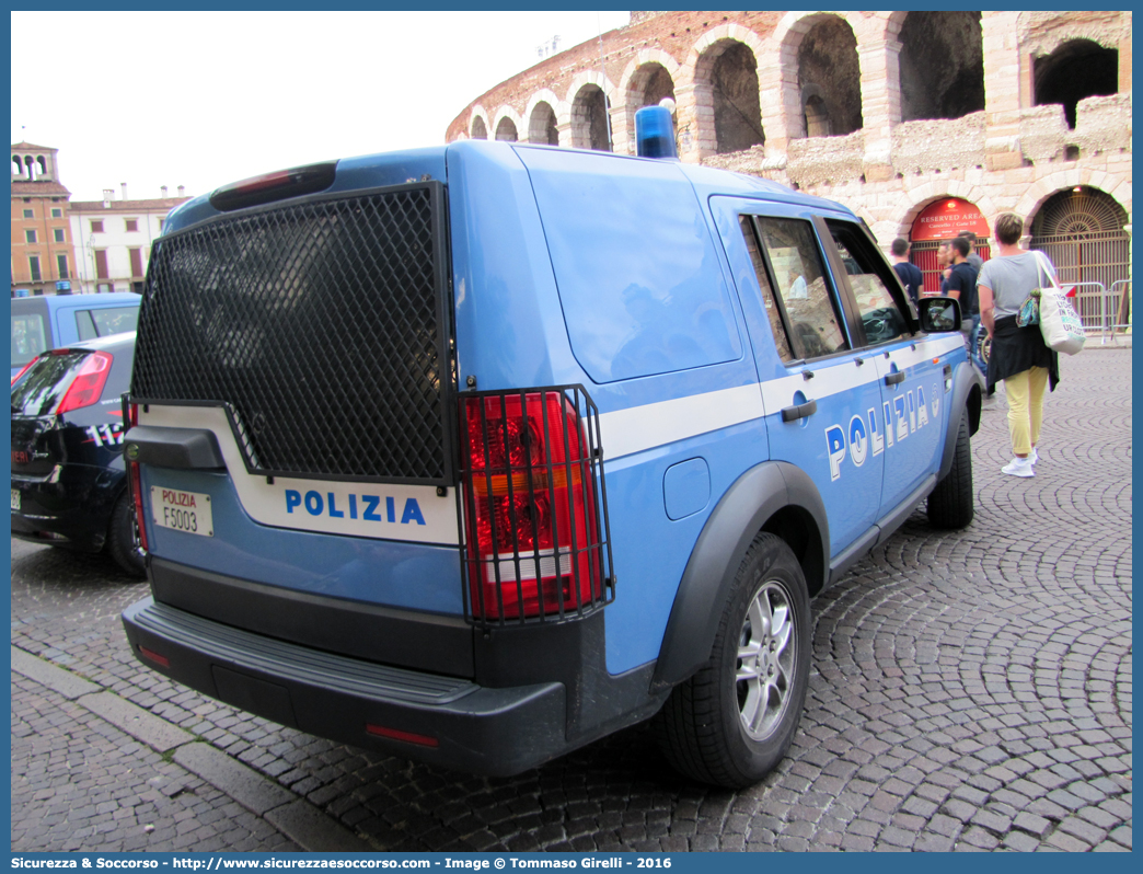 Polizia F5003
Polizia di Stato
Squadra Volante
Unità Operative di Primo Intervento
Land Rover Discovery 3
Parole chiave: PS;P.S.;Polizia;di;Stato;Squadra;Volante;Land Rover;Discovery;Unità;Operative;Primo;Intervento;UOPI;U.O.P.I.