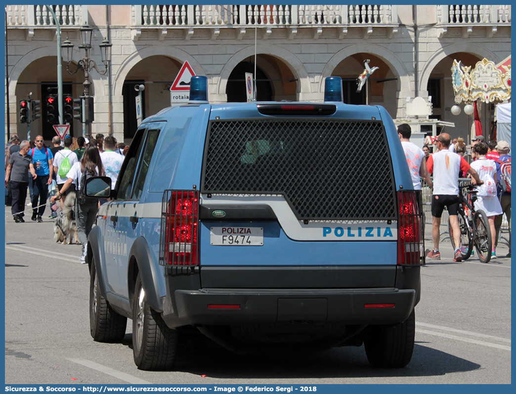 Polizia F9474
Polizia di Stato
Squadra Volante
Unità Operative di Primo Intervento
Land Rover Discovery 3
Parole chiave: PS;P.S.;Polizia;di;Stato;Squadra;Volante;Land Rover;Discovery;Unità;Operative;Primo;Intervento;UOPI;U.O.P.I.