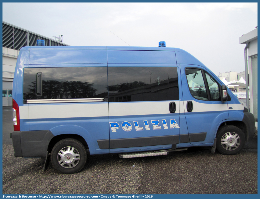 Polizia H1997
Polizia di Stato
Fiat Ducato III serie
Parole chiave: PS;P.S.;Polizia;di;Stato;Pubblica;Sicurezza;Fiat;Ducato;X250