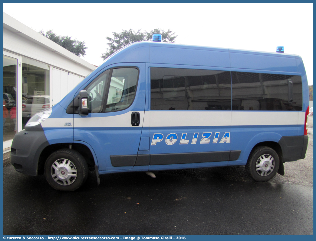 Polizia H1997
Polizia di Stato
Fiat Ducato III serie
Parole chiave: PS;P.S.;Polizia;di;Stato;Pubblica;Sicurezza;Fiat;Ducato;X250