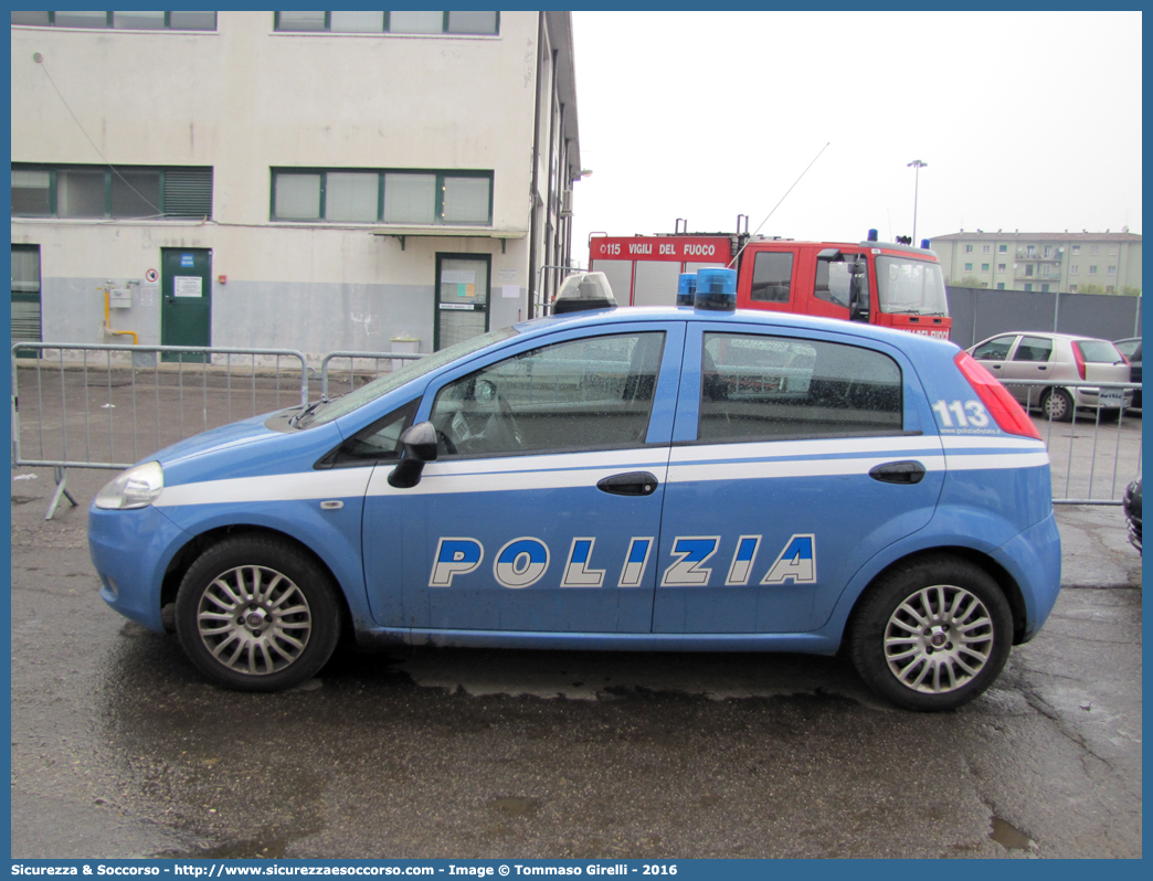 Polizia H4560
Polizia di Stato
Fiat Grande Punto
Parole chiave: PS;P.S.;Polizia;di;Stato;Pubblica;Sicurezza;Fiat;Grande;Punto