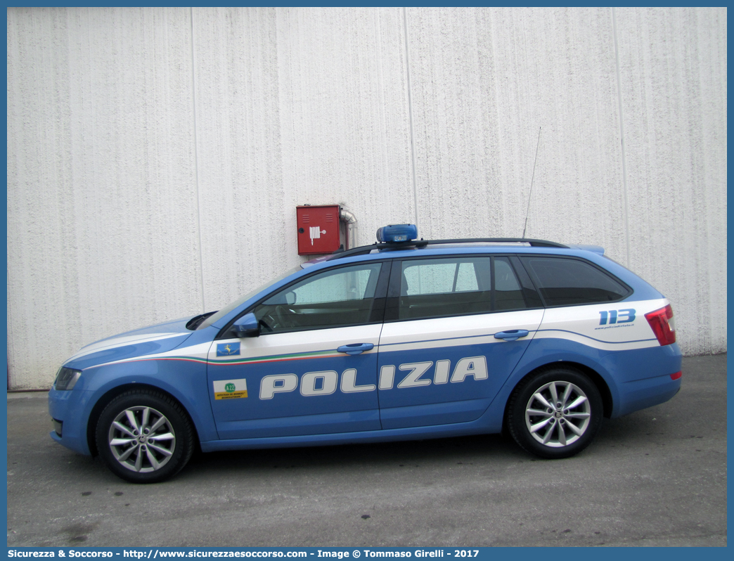 Polizia H9657
Polizia di Stato
Polizia Stradale
Autostrada del Brennero S.p.A.
Skoda Octavia Wagon 4x4 IV serie
Allestitore Bertazzoni S.r.l.
Parole chiave: PS;P.S.;Polizia;di;Stato;Stradale;Autostradale;Autostrada;del;Brennero;Brennerautobahn;Skoda;Octavia;Wagon;Station;SW;S.W.;4x4;Bertazzoni