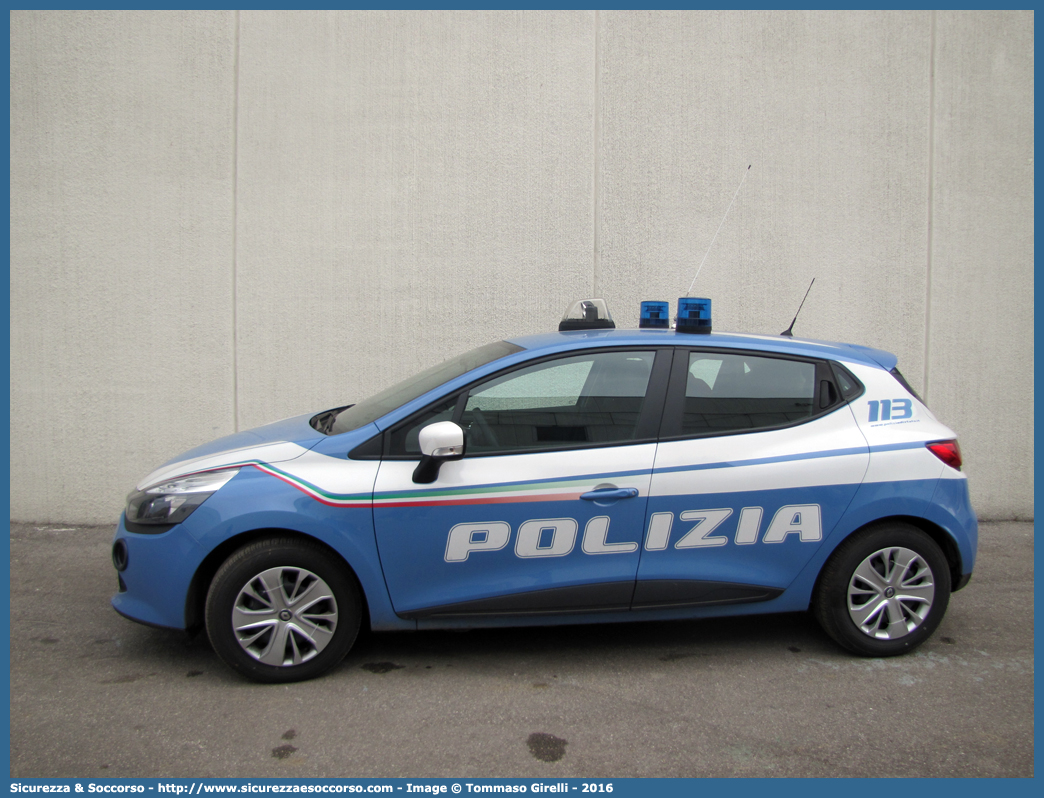 Polizia M0614
Polizia di Stato
Renault Clio VI serie
Allestitore Focaccia Group S.r.l.
Parole chiave: PS;P.S.;Polizia;di;Stato;Pubblica;Sicurezza;Renault;Clio;Focaccia