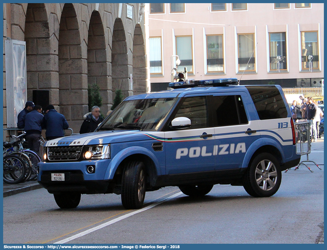 Polizia M2598
Polizia di Stato
Reparto Prevenzione Crimine
Unità Operative di Primo Intervento
Land Rover Discovery 4
Parole chiave: PS;P.S.;Polizia;di;Stato;Prevenzione;Crimine;Land Rover;Discovery;Unità;Operative;Primo;Intervento;UOPI;U.O.P.I.