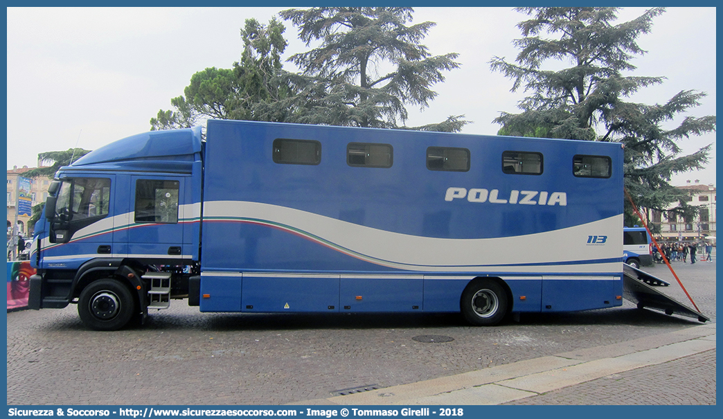 Polizia M3207
Polizia di Stato
Polizia a Cavallo
Iveco EuroCargo 160-280 IV serie
Allestitore Valli S.r.l.
Parole chiave: PS;P.S.;Polizia;di;Stato;Trasporto;Cavallo;Cavalli;Iveco;EuroCargo;160E28;160-280;Valli