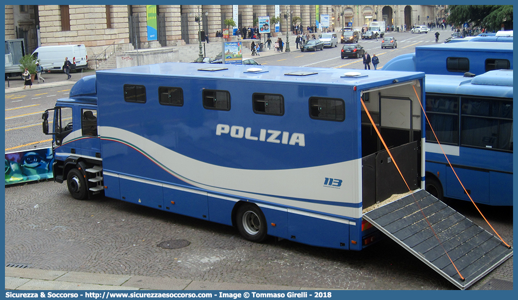 Polizia M3207
Polizia di Stato
Polizia a Cavallo
Iveco EuroCargo 160-280 IV serie
Allestitore Valli S.r.l.
Parole chiave: PS;P.S.;Polizia;di;Stato;Trasporto;Cavallo;Cavalli;Iveco;EuroCargo;160E28;160-280;Valli