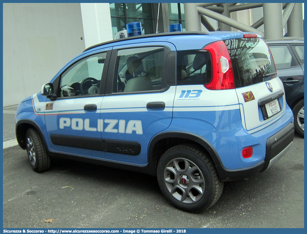 Polizia N5192
Polizia di Stato
Polizia Ferroviaria
Fiat Nuova Panda 4x4 II serie
Parole chiave: PS;P.S.;Polizia;di;Stato;Ferroviaria;Polfer;Fiat;Nuova;Panda;4x4