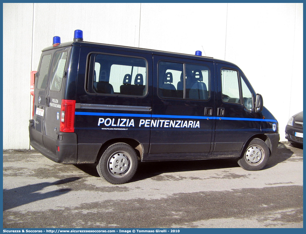 Polizia Penitenziaria 431AE
Polizia Penitenziaria
Fiat Ducato II serie restyling
Parole chiave: PP;P.P.;Pol.Pen.;PolPen;AdiC;A.diC.;Agenti;di;Custodia;Polizia;Penitenziaria;Nucleo;Traduzioni;Piantonamenti;Fiat;Ducato