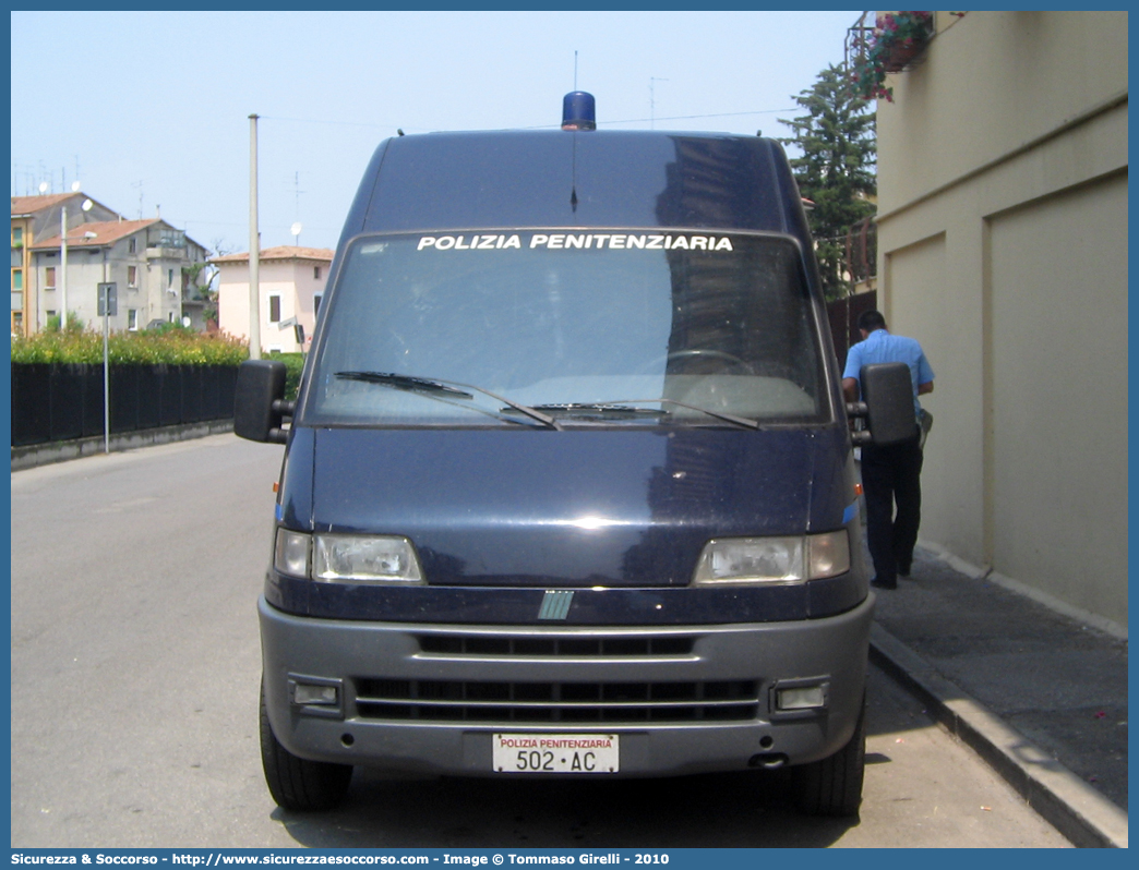 Polizia Penitenziaria 502AC
Polizia Penitenziaria
Fiat Ducato II serie
Parole chiave: PP;P.P.;Pol.Pen;PolPen;AdiC;A.diC.;Agenti;di;Custodia;Polizia;Penitenziaria;Nucleo;Traduzioni;Piantonamenti;Fiat;Ducato