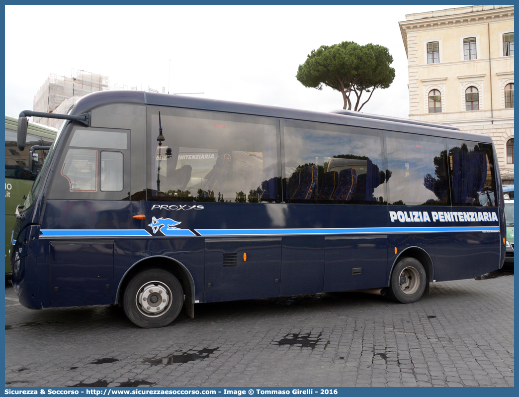 Polizia Penitenziaria 670AE
Polizia Penitenziaria
Iveco Irisbus Proxys
Parole chiave: PP;P.P.;Pol.Pen.;PolPen;AdiC;A.diC.;Agenti;di;Custodia;Polizia;Penitenziaria;Nucleo;Traduzioni;Piantonamenti;Iveco;Irisbus;Proxys