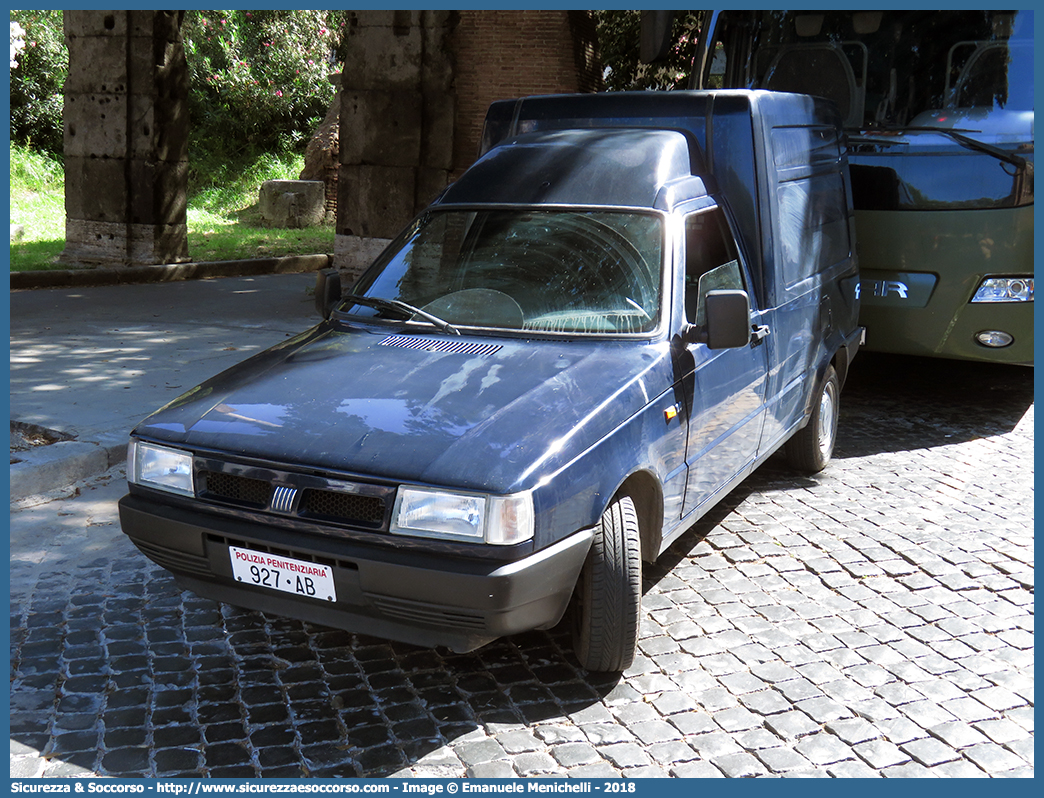 Polizia Penitenziaria 927AB
Polizia Penitenziaria
Fiat Fiorino II serie
Parole chiave: PolPen;Pol.Pen.;AdiC;A.diC.;Agenti;di;Custodia;Polizia;Penitenziaria;Fiat;Fiorino