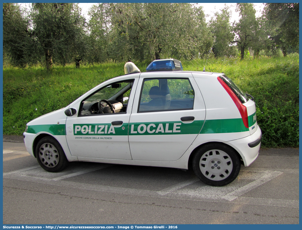 -
Polizia Locale
Unione dei Comuni della Valtenesi
Fiat Punto II serie
Parole chiave: PL;P.L.;PM;P.M.;Polizia;Locale;Municipale;Unione;Comuni;della;Valtenesi;Manerba;del;Garda;Moniga;Padenghe;Soiano;del;Lago;Fiat;Punto