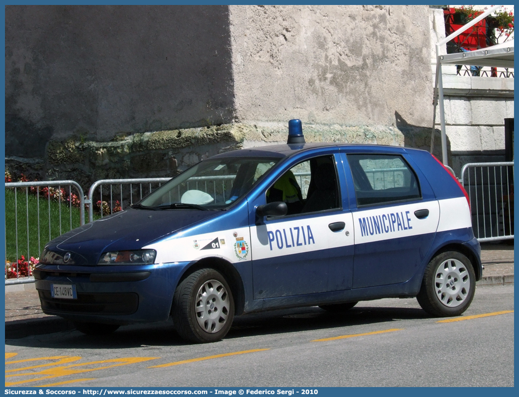 -
Polizia Municipale
Comune di Auronzo di Cadore
Fiat Punto II serie
Parole chiave: PL;P.L.;PM;P.M.;Polizia;Locale;Municipale;Auronzo;di;Cadore;Fiat;Punto