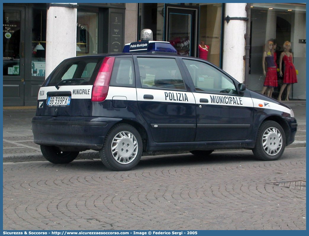 -
Polizia Municipale
Comune di Rovigo
Fiat Punto I serie
Parole chiave: PL;P.L.;PM;P.M.;Polizia;Locale;Municipale;Rovigo;Fiat;Punto