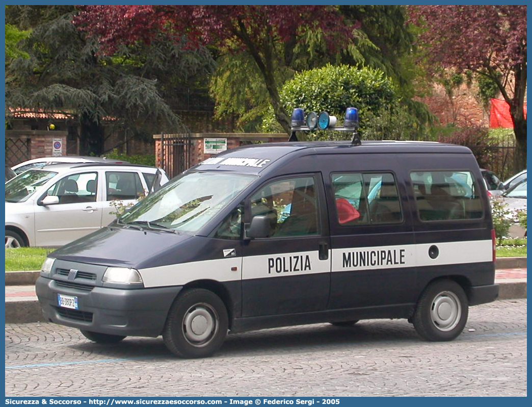 -
Polizia Municipale
Comune di Rovigo
Fiat Scudo II serie
Parole chiave: PL;P.L.;PM;P.M.;Polizia;Locale;Municipale;Rovigo;Fiat;Punto