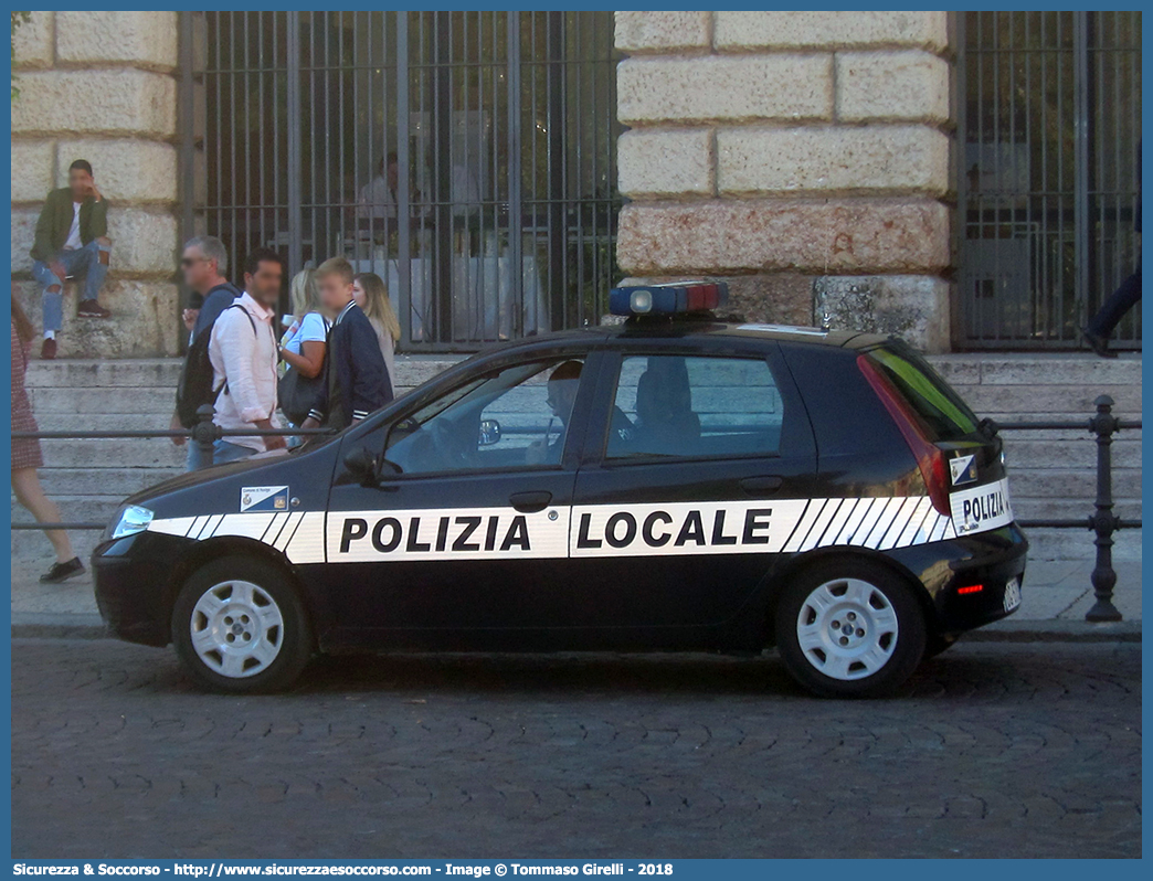 -
Polizia Locale
Comune di Rovigo
Fiat Punto III serie
Parole chiave: PL;P.L.;PM;P.M.;Polizia;Locale;Municipale;Rovigo;Fiat;Punto