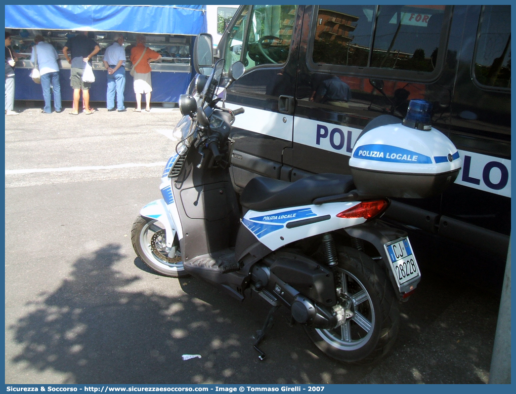 -
Polizia Locale
Comune di Verona
Aprilia Sportcity 125 
Parole chiave: PL;P.L.;PM;P.M.;Polizia;Locale;Municipale;Verona;Aprilia;Sportcity;125