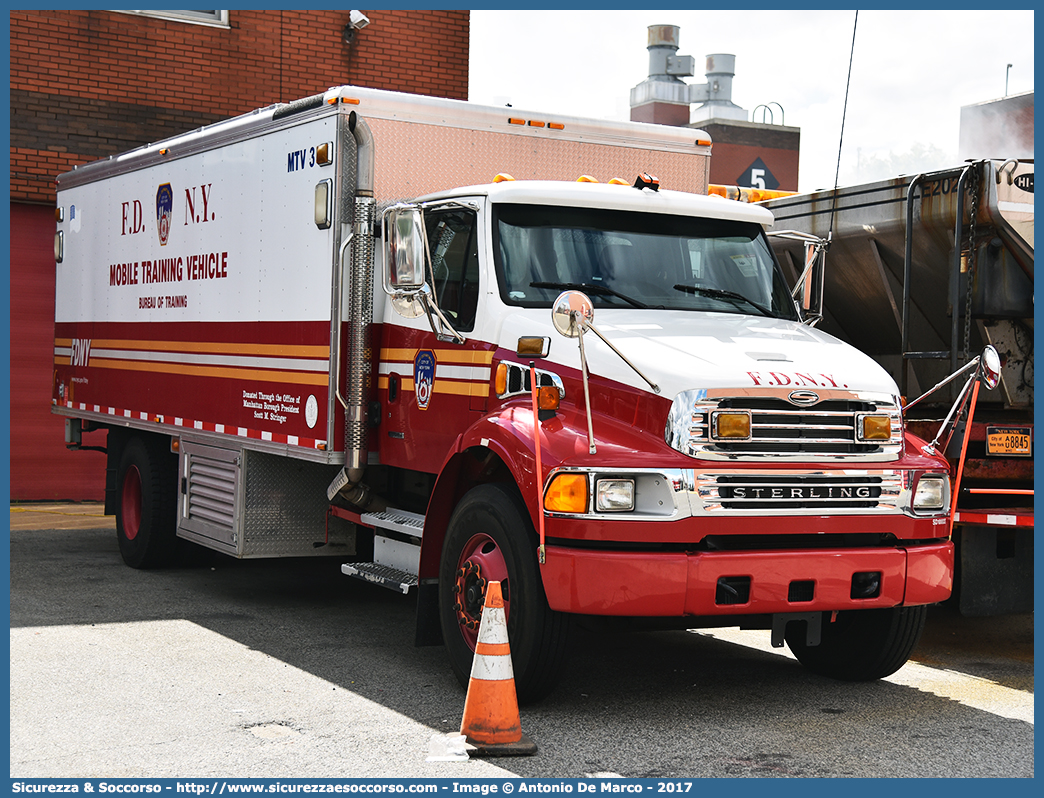 MTV3 - SD10003
United States of America
New York Fire Department
Sterling Acterra
Parole chiave: United;States;of;America;USA;U.S.A.;NYFD;N.Y.F.D.;New;York;Fire;Department;Sterling;Acterra