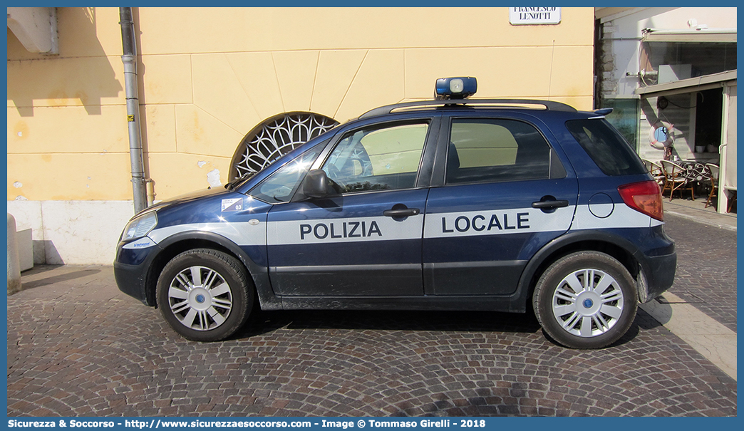 -
Polizia Locale
Comune di Bardolino
Fiat Sedici I serie
Allestitore Bertazzoni S.r.l.
(variante)
Parole chiave: PL;P.L.;PM;P.M.;Polizia;Locale;Municipale;Bardolino;Fiat;Sedici;Bertazzoni