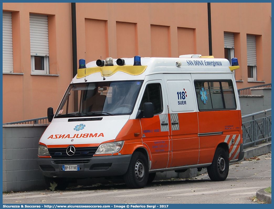 SIERRA 2
SUEM 118 San Donà Emergenza
Azienda ULSS 4 - Veneto Orientale
San Donà di Piave
Mercedes Benz Sprinter I serie restyling
Allestitore MAF S.n.c.
Parole chiave: 118;SUEM;San Donà di Piave;Emergenza;Ambulanza;Autoambulanza;Mercedes;Benz;Sprinter;MAF;M.A.F.;Mariani;Alfredo;Figlio