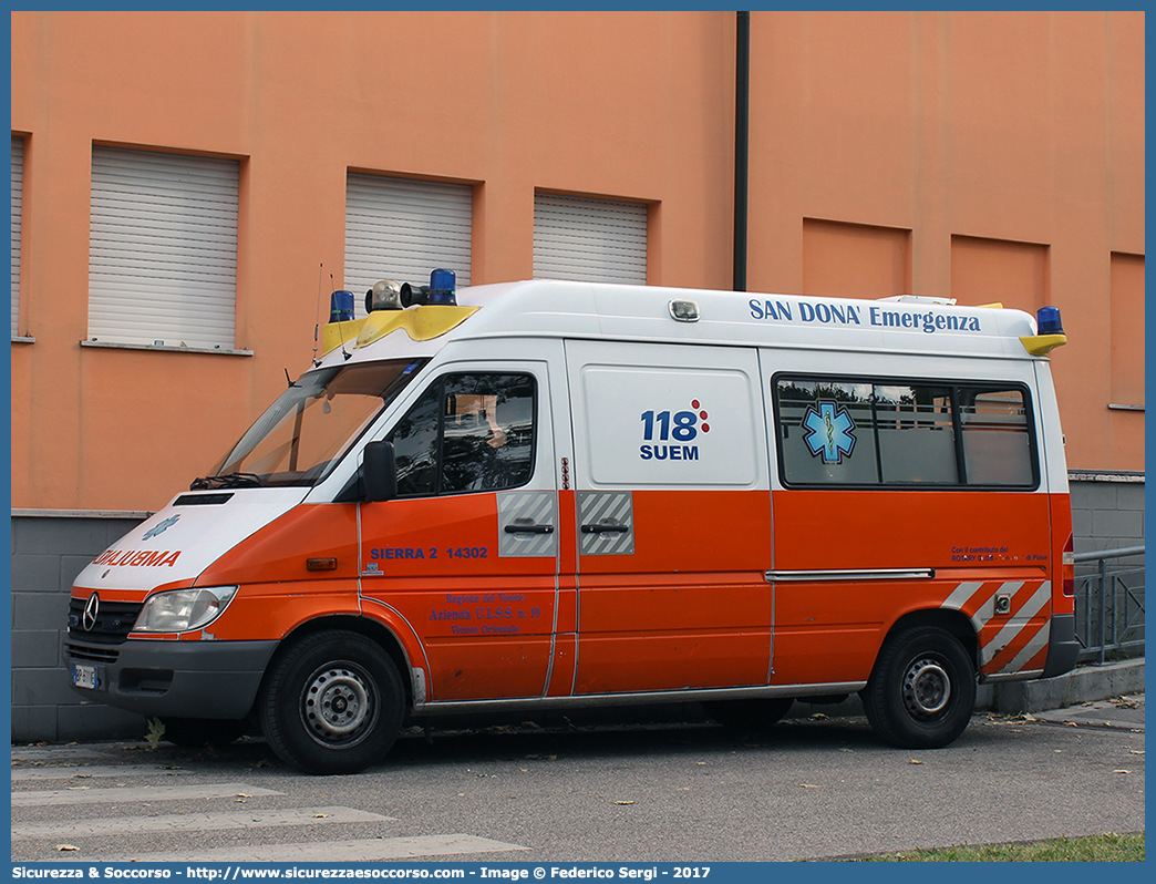 SIERRA 2
SUEM 118 San Donà Emergenza
Azienda ULSS 4 - Veneto Orientale
San Donà di Piave
Mercedes Benz Sprinter I serie restyling
Allestitore MAF S.n.c.
Parole chiave: 118;SUEM;San Donà di Piave;Emergenza;Ambulanza;Autoambulanza;Mercedes;Benz;Sprinter;MAF;M.A.F.;Mariani;Alfredo;Figlio