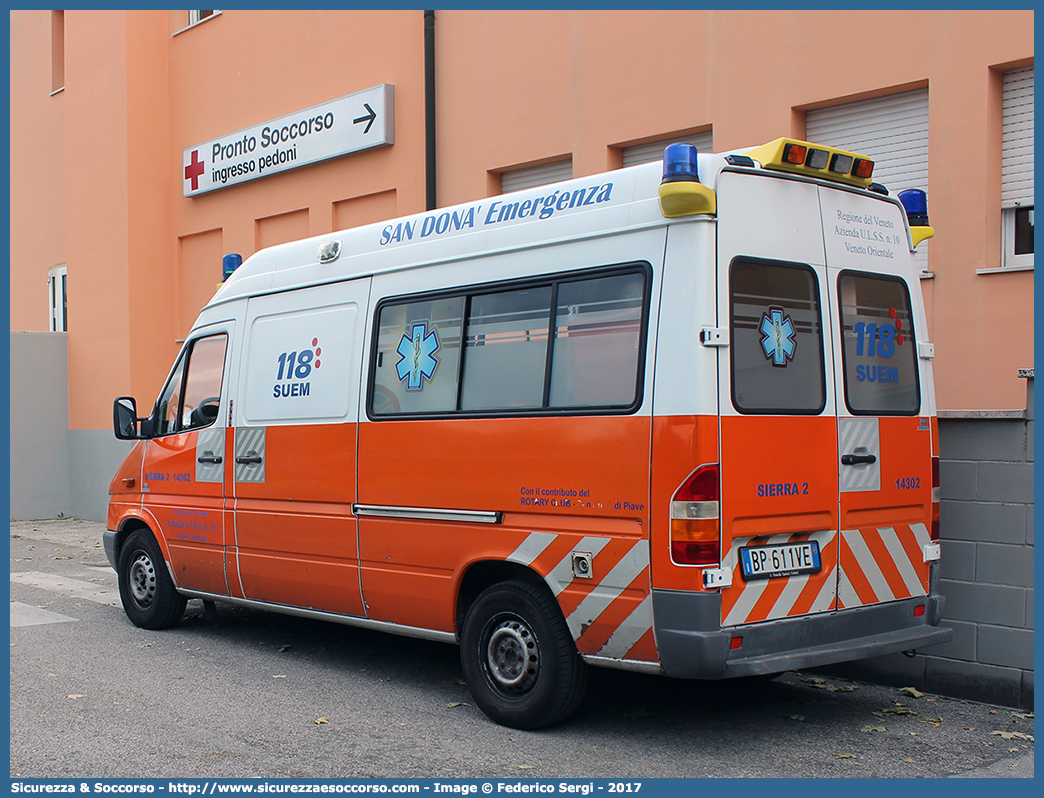 SIERRA 2
SUEM 118 San Donà Emergenza
Azienda ULSS 4 - Veneto Orientale
San Donà di Piave
Mercedes Benz Sprinter I serie restyling
Allestitore MAF S.n.c.
Parole chiave: 118;SUEM;San Donà di Piave;Emergenza;Ambulanza;Autoambulanza;Mercedes;Benz;Sprinter;MAF;M.A.F.;Mariani;Alfredo;Figlio