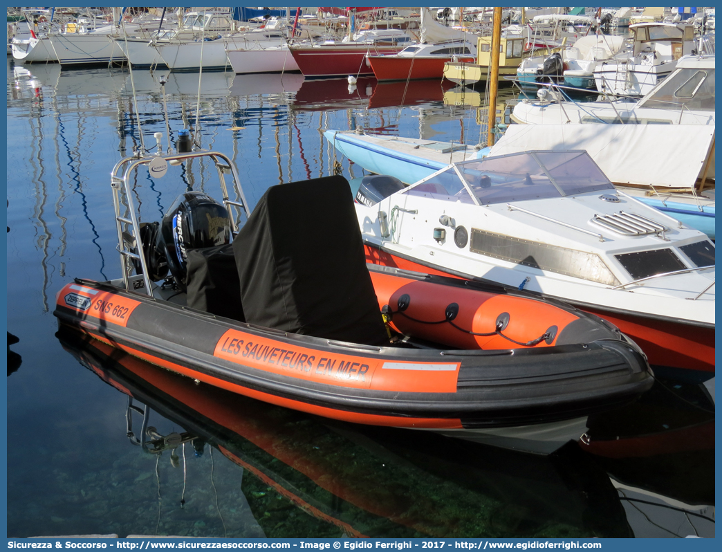 SNS 662
République Française
Société Nationale de Sauvetage en Mer
Canot Semi Rigide
Station de La Ciotat
Parole chiave: SNS;662;République;Française;Société;Nationale;Sauvetage;Mer;Canot;Semi;Rigide;La;Ciotat