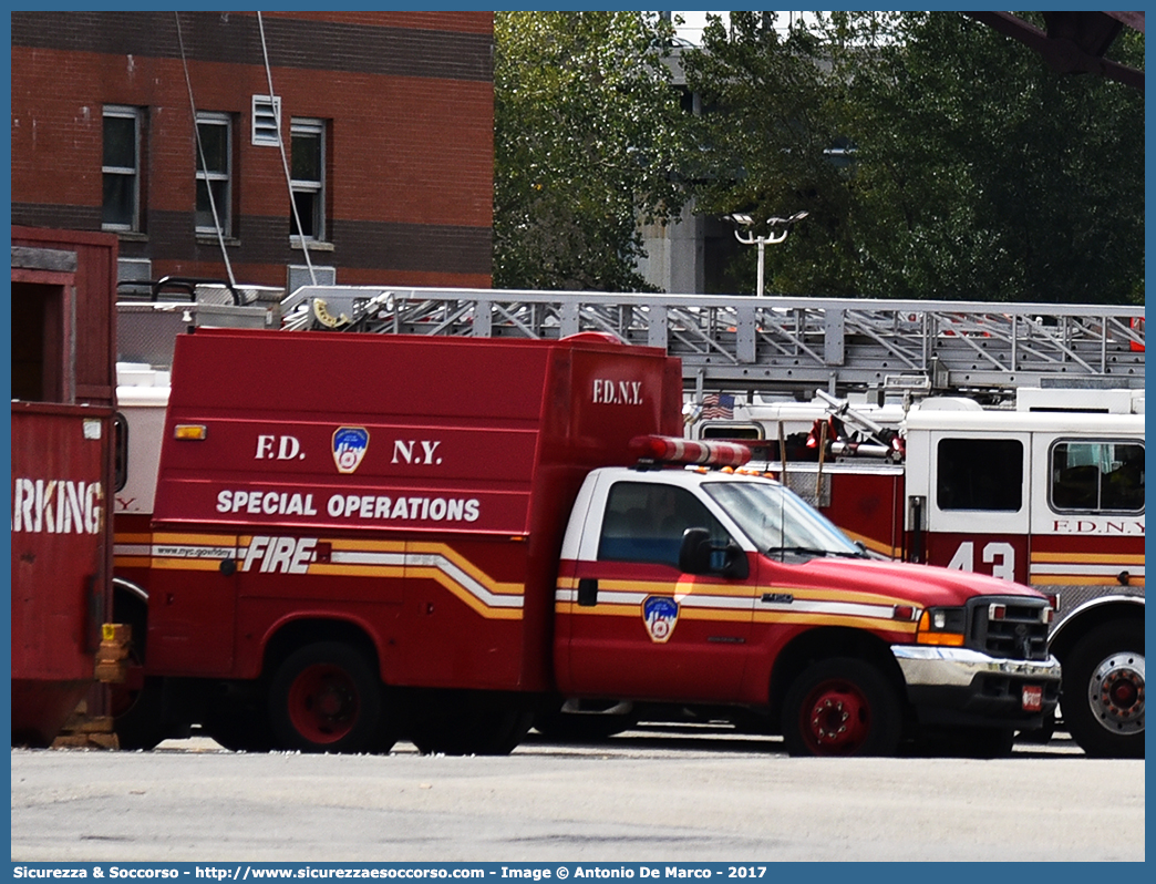 -
United States of America
New York Fire Department
Ford F450
Conversion by Knapheide Manufacturing Company
Parole chiave: United;States;of;America;USA;U.S.A.;NYFD;N.Y.F.D.;New;York;Fire;Department;Ford;F450;Knapheide