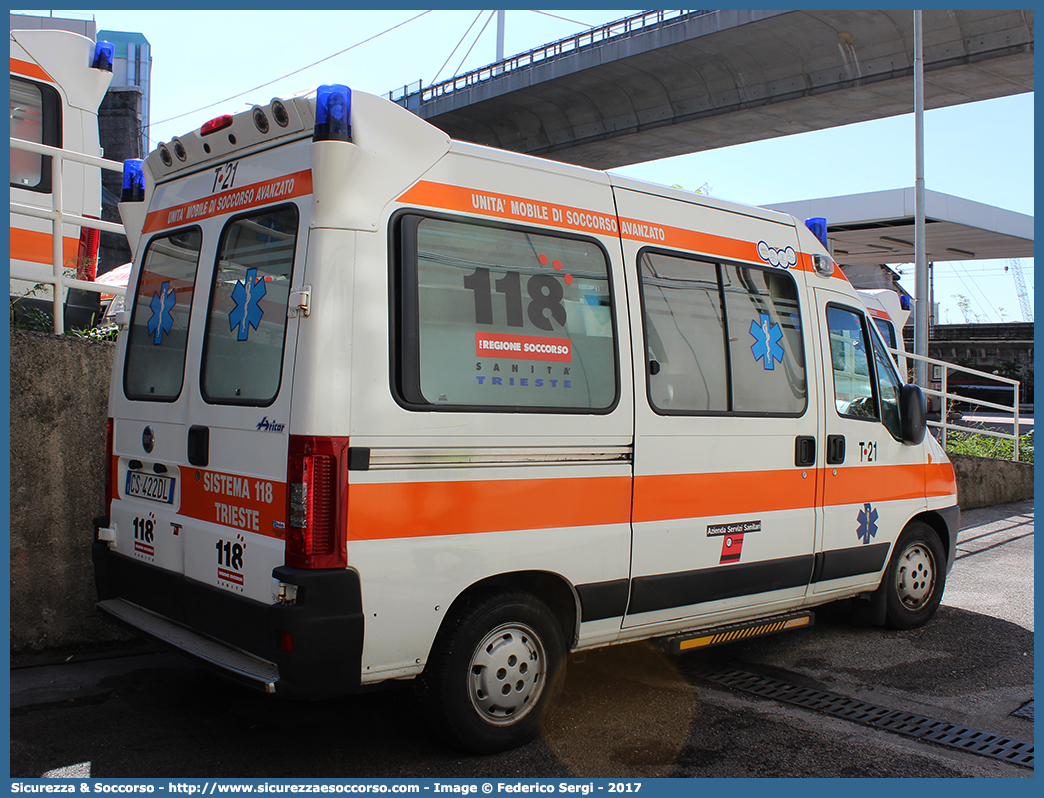 T21
118 Trieste
Fiat Ducato II serie restyling
Allestitore Aricar S.p.A.
Parole chiave: 118;Trieste;Ambulanza;Autoambulanza;Fiat;Ducato;Aricar