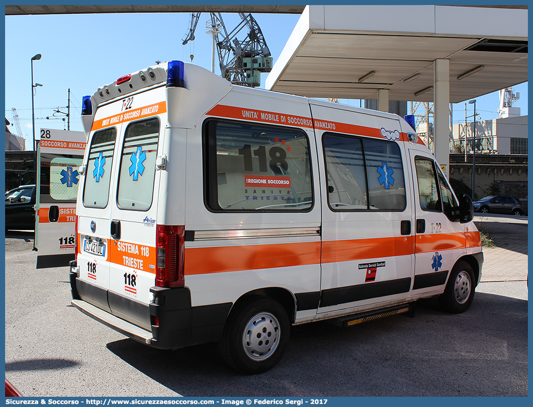 T22
118 Trieste
Fiat Ducato II serie restyling
Allestitore Aricar S.p.A.
Parole chiave: 118;Trieste;Ambulanza;Autoambulanza;Fiat;Ducato;Aricar