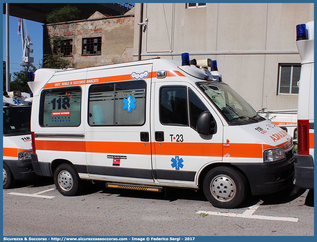 T23
118 Trieste
Fiat Ducato II serie restyling
Allestitore Aricar S.p.A.
Parole chiave: 118;Trieste;Ambulanza;Autoambulanza;Fiat;Ducato;Aricar