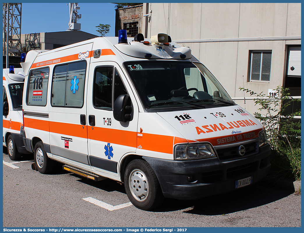 T39
118 Trieste
Fiat Ducato II serie restyling
Allestitore Aricar S.p.A.
Parole chiave: 118;Trieste;Ambulanza;Autoambulanza;Fiat;Ducato;Aricar