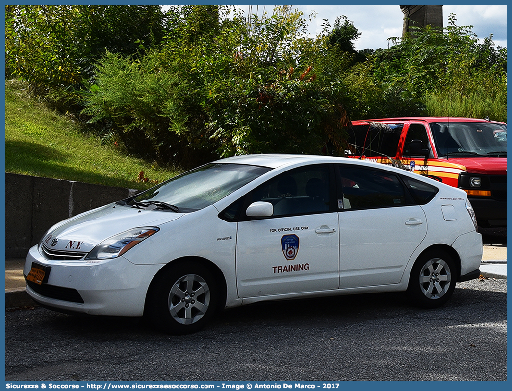 TS08011
United States of America
New York Fire Department
Toyota Prius II generation
Parole chiave: United;States;of;America;USA;U.S.A.;NYFD;N.Y.F.D.;New;York;Fire;Department;Toyota;Prius