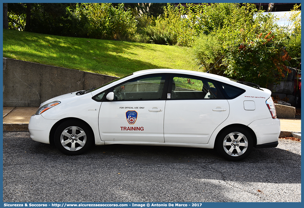 TS08011
United States of America
New York Fire Department
Toyota Prius II generation
Parole chiave: United;States;of;America;USA;U.S.A.;NYFD;N.Y.F.D.;New;York;Fire;Department;Toyota;Prius