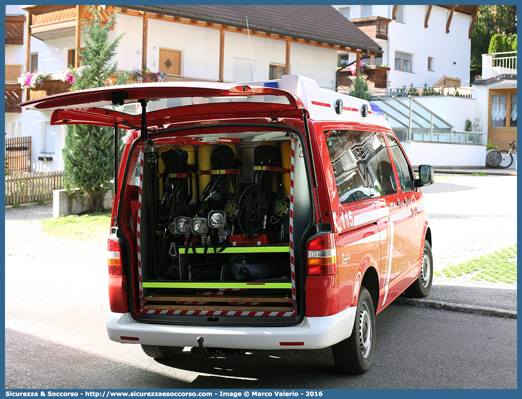 VF 0CG BZ
Vigili del Fuoco Volontari Valles
Freiwillige Feuerwehr Vals
Volkswagen Transporter T5
Allestitore Rosenbauer Brandschutz GmbH
Parole chiave: VFV;V.F.V.;Vigili;Fuoco;Volontari;Freiwillige;Feuerwehr;Valles;Vals;Volkswagen;Transporter;T5;Rosenbauer;Brandschutz