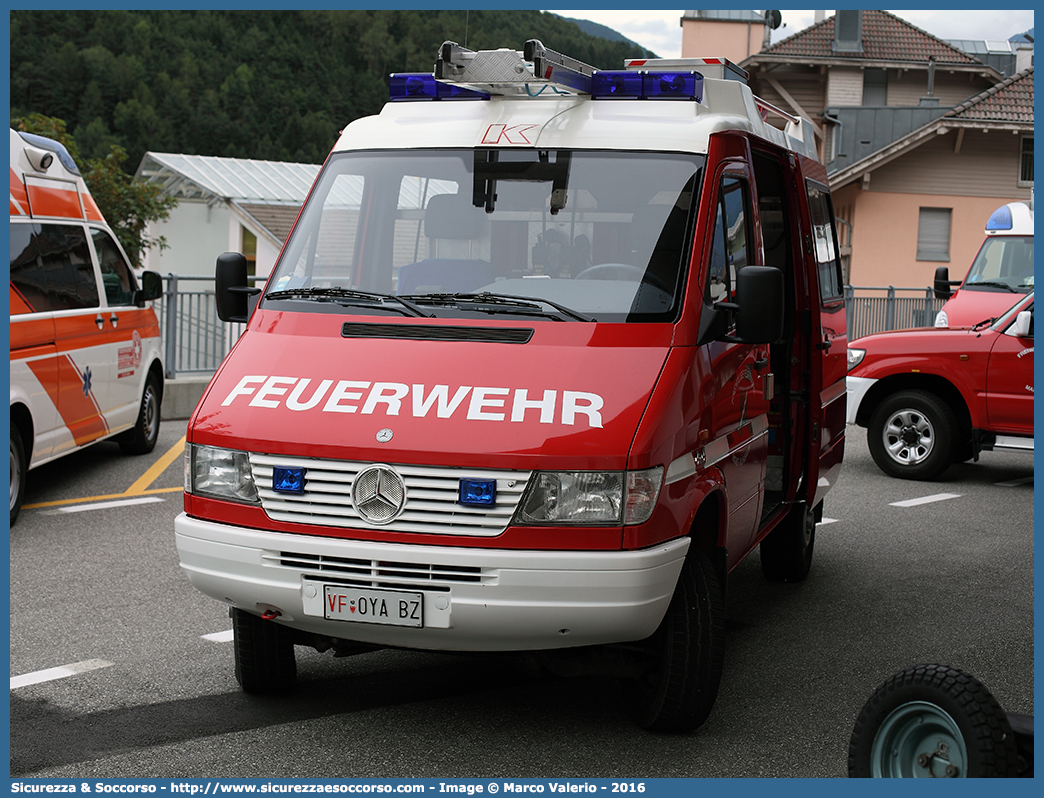 VF 0YA BZ
Vigili del Fuoco Volontari Rio di Pusteria
Freiwillige Feuerwehr Mühlbach
Mercedes Benz Sprinter I serie
Allestitore Kofler Fahrzeugbau S.n.c.
Parole chiave: VFV;V.F.V.;Vigili;Fuoco;Volontari;Freiwillige;Feuerwehr;Rio;di;Pusteria;Mühlbach;Mercedes;Benz;Sprinter;Kofler;Fahrzeugbau