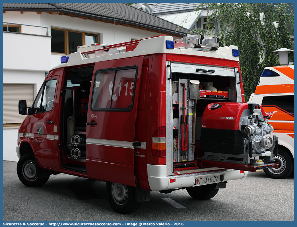 VF 0YA BZ
Vigili del Fuoco Volontari Rio di Pusteria
Freiwillige Feuerwehr Mühlbach
Mercedes Benz Sprinter I serie
Allestitore Kofler Fahrzeugbau S.n.c.
Parole chiave: VFV;V.F.V.;Vigili;Fuoco;Volontari;Freiwillige;Feuerwehr;Rio;di;Pusteria;Mühlbach;Mercedes;Benz;Sprinter;Kofler;Fahrzeugbau