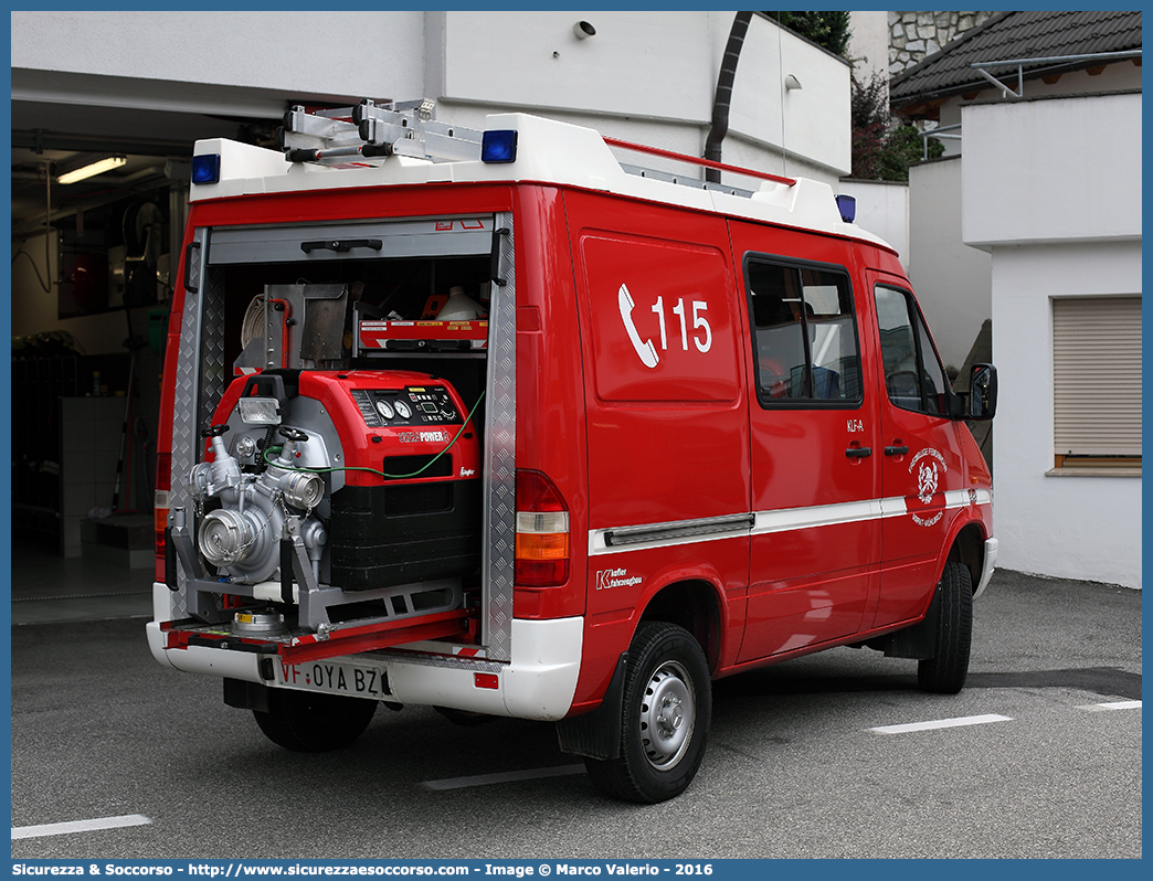 VF 0YA BZ
Vigili del Fuoco Volontari Rio di Pusteria
Freiwillige Feuerwehr Mühlbach
Mercedes Benz Sprinter I serie
Allestitore Kofler Fahrzeugbau S.n.c.
Parole chiave: VFV;V.F.V.;Vigili;Fuoco;Volontari;Freiwillige;Feuerwehr;Rio;di;Pusteria;Mühlbach;Mercedes;Benz;Sprinter;Kofler;Fahrzeugbau