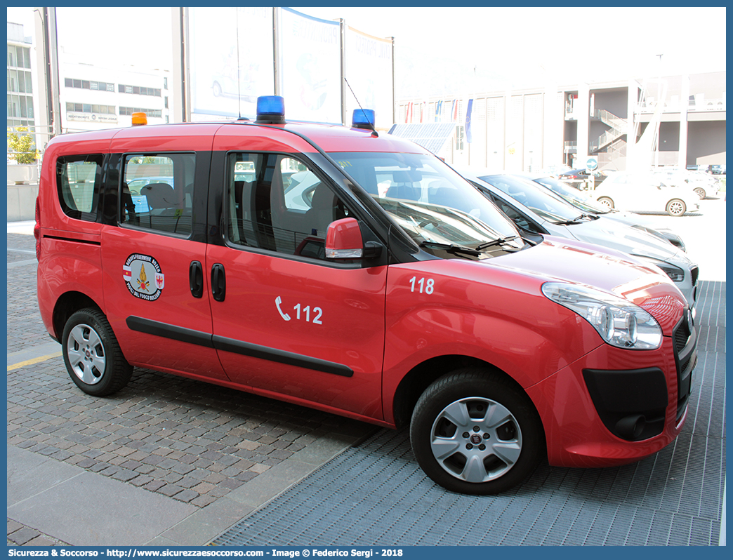 VF 118BZ
Corpo Permanente dei Vigili del Fuoco Bolzano
Berufsfeuerwehr Bozen
Fiat Doblò II serie
Parole chiave: VF;VFV;V.F.;V.F.V.;Vigili;Fuoco;Corpo;Permanente;Berufsfeuerwehr;Bolzano;Bozen;Fiat;Doblò