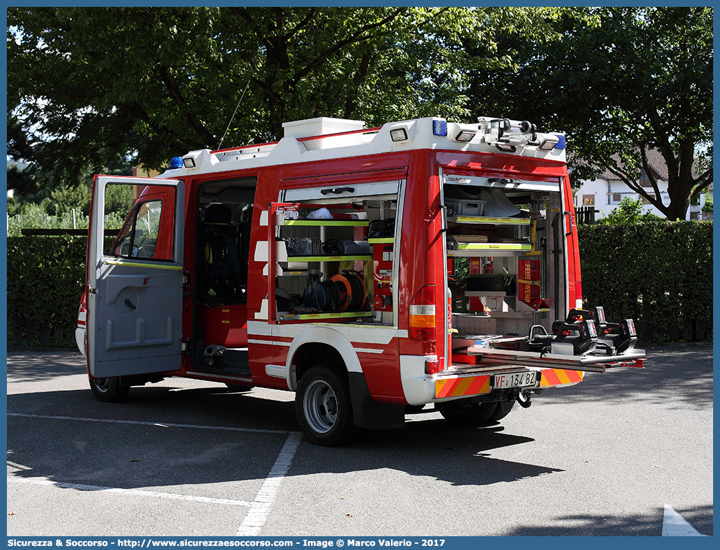 VF 134 BZ
Vigili del Fuoco Volontari Cornaiano-Colterenzio
Freiwillige Feuerwehr Girlan-Schreckbichl
Mercedes Benz Sprinter I serie restyling
Allestitore Brandschutz S.r.l.
Parole chiave: VFV;V.F.V.;Vigili;Fuoco;Volontari;Freiwillige;Feuerwehr;Cornaiano;Colterenzio;Girlan;Schreckbichl;Mercedes;Benz;Sprinter;Brandschutz