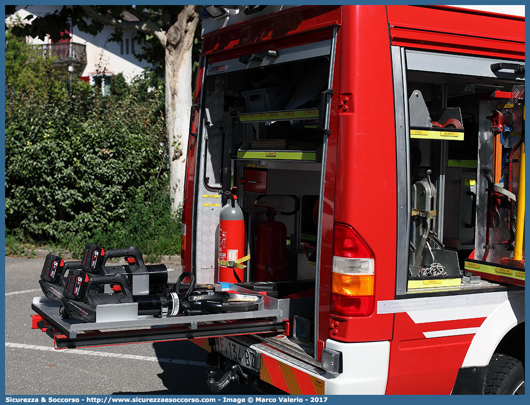 VF 134 BZ
Vigili del Fuoco Volontari Cornaiano-Colterenzio
Freiwillige Feuerwehr Girlan-Schreckbichl
Mercedes Benz Sprinter I serie restyling
Allestitore Brandschutz S.r.l.
Parole chiave: VFV;V.F.V.;Vigili;Fuoco;Volontari;Freiwillige;Feuerwehr;Cornaiano;Colterenzio;Girlan;Schreckbichl;Mercedes;Benz;Sprinter;Brandschutz