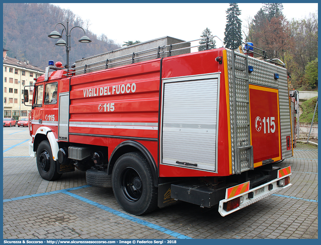 VF 17068
Corpo Nazionale Vigili del Fuoco
Iveco 190-26
Allestitore Baribbi S.p.A.
Parole chiave: VVF;V.V.F.;Corpo;Nazionale;Vigili;del;Fuoco;ABP;A.B.P.;AutoBottePompa;AutoBotte;Fiat;Iveco;190-26;190 - 26;Baribbi